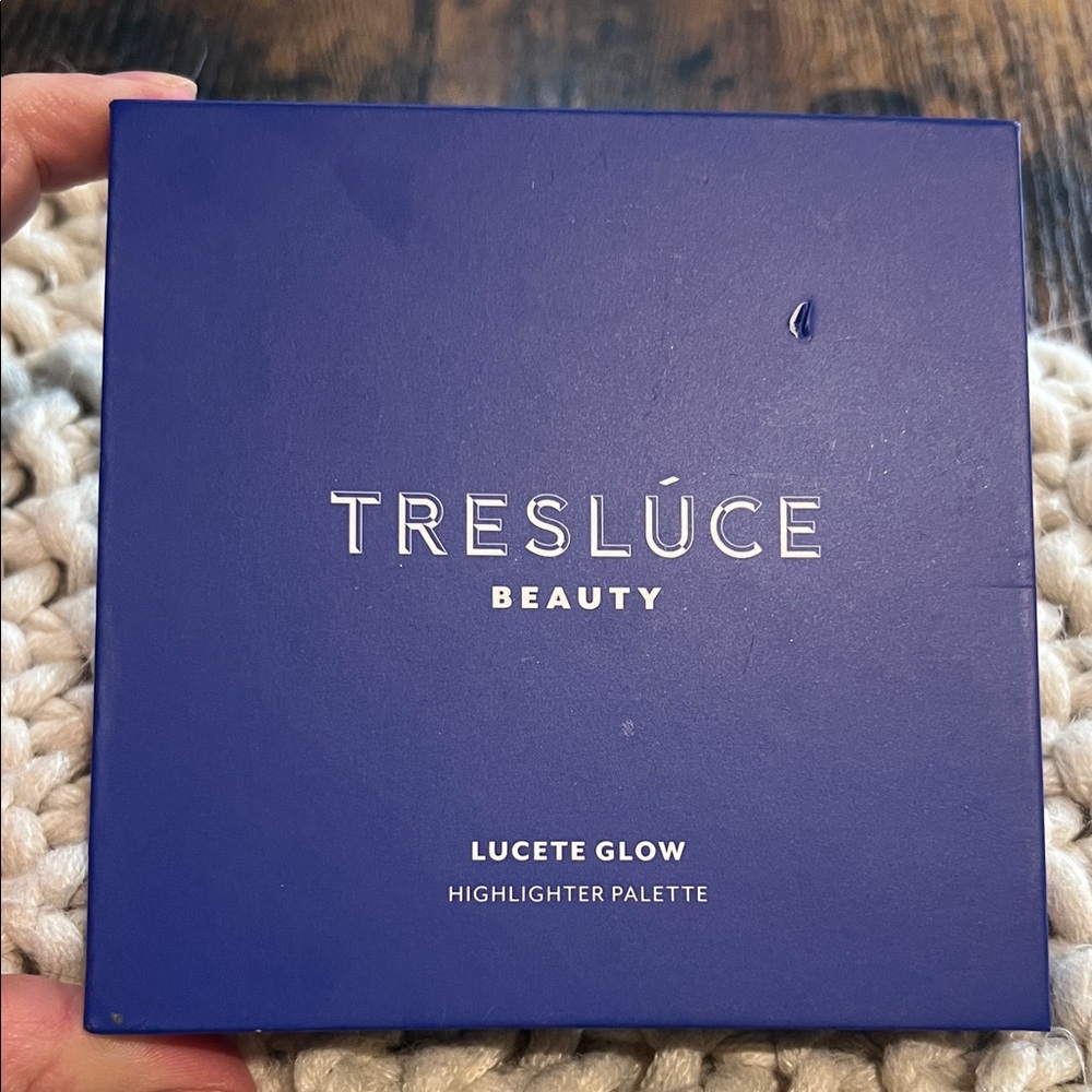 Lucete Glow Highlighter Palette - Blue